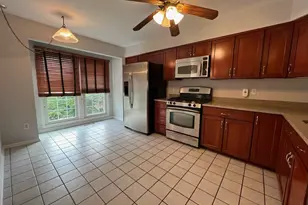 12002 Lisa Marie Ct, Fairfax, VA 22033 - Photo 5