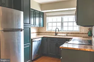 7761 New Providence Dr, Falls Church, VA 22042 - Photo 3