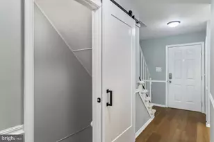 9523 Cherry Oak Ct, Burke, VA 22015 - Photo 5