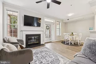 1361 Garden Wall Cir, Reston, VA 20194 - Photo 3