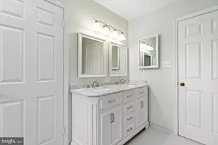 3939 Tallow Tree Pl, Fairfax, VA 22033 - Photo 9