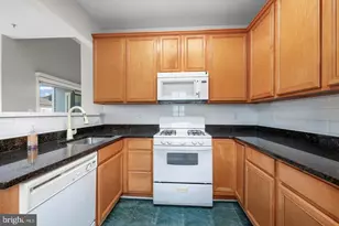 11330 Westbrook Mill Ln, Fairfax, VA 22030 - Photo 5