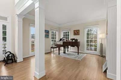 4924 Berkshire Woods Drive, Fairfax, VA 22030 - Photo 9