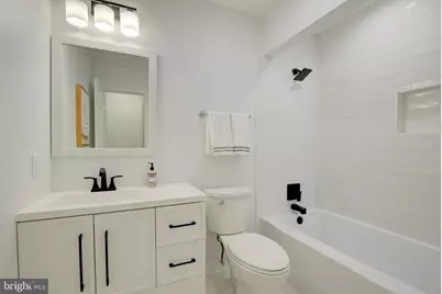 929 Holly Creek Drive, Great Falls, VA 22066 - Photo 17