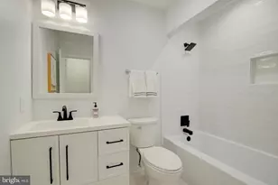 929 Holly Creek Dr, Great Falls, VA 22066 - Photo 17