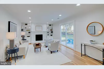 929 Holly Creek Drive, Great Falls, VA 22066 - Photo 11