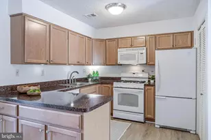 12154 Captiva Ct, Reston, VA 20191 - Photo 9