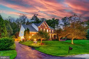 9348 Occoquan Overlook Dr, Lorton, VA 22079 - Photo 3