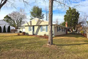 13128 Moss Ranch Ln, Fairfax, VA 22033 - Photo 3