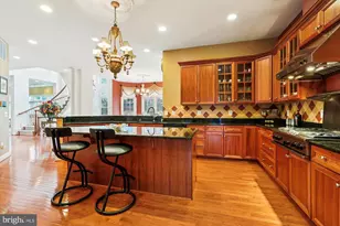 11046 Heathland Dr, Oakton, VA 22124 - Photo 19