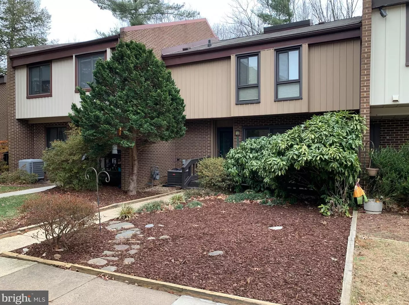 11854 S Lakes Ct, Reston, VA 20191 - MLS VAFX2284898 - Coldwell Banker