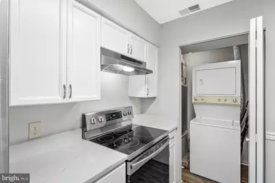 11142 Beaver Trail Court, Reston, VA 20191 - Photo 9