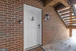 11142 Beaver Trail Ct, Reston, VA 20191 - Photo 5