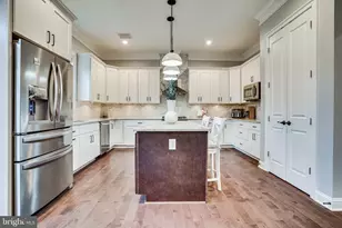 8733 Pohick Rd, Springfield, VA 22153 - Photo 9