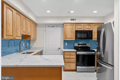 207 Park Street SE, Vienna, VA 22180 - Photo 3