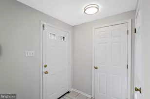 9920 Oakdale Woods Ct, Vienna, VA 22181 - Photo 9