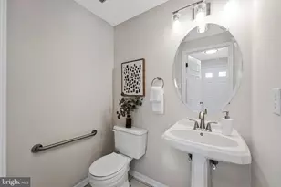 9920 Oakdale Woods Ct, Vienna, VA 22181 - Photo 11