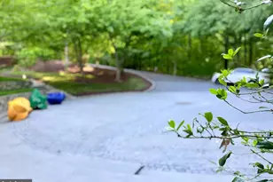 1100 Crest Ln, McLean, VA 22101 - Photo 5