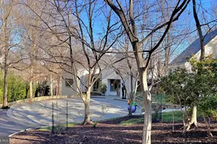 1100 Crest Ln, McLean, VA 22101 - Photo 5