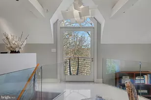 1100 Crest Ln, McLean, VA 22101 - Photo 25