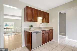 6587 Bermuda Green Ct, Alexandria, VA 22312 - Photo 11