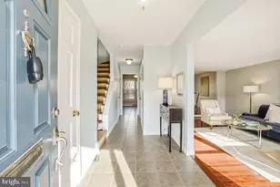 9108 Suede Ct, Fairfax, VA 22031 - Photo 3