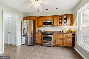 9108 Suede Ct, Fairfax, VA 22031 - Photo 11