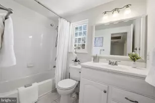 9652 Lindenbrook St, Fairfax, VA 22031 - Photo 23