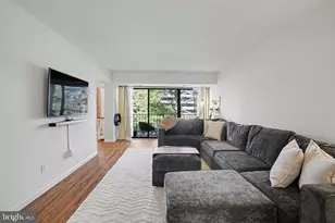 2073 Royal Fern Ct, Reston, VA 20191 - Photo 3