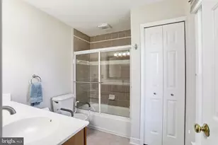 9202 Rockefeller Ln, Springfield, VA 22153 - Photo 9