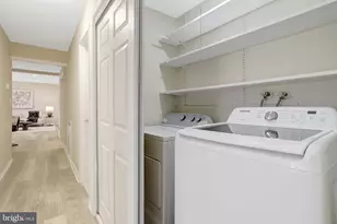 7800 Dassett Ct, Annandale, VA 22003 - Photo 17