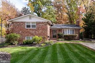 3809 Moss Dr, Annandale, VA 22003 - Photo 3