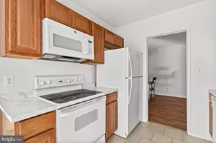 561 Florida Ave, Herndon, VA 20170 - Photo 11