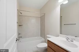 411 Spring St, Herndon, VA 20170 - Photo 9