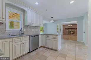 11778 Hollyview Dr, Great Falls, VA 22066 - Photo 23