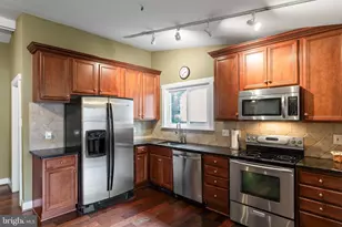 1543 Youngs Point Pl, Herndon, VA 20170 - Photo 9