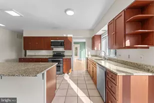 901 Walker Rd, Great Falls, VA 22066 - Photo 17