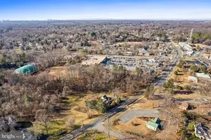 9813 Georgetown Pike, Great Falls, VA 22066 - Photo 17