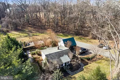 9813 Georgetown Pike, Great Falls, VA 22066 - Photo 11