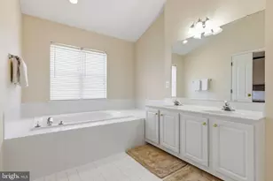 2118 Capstone Cir, Herndon, VA 20170 - Photo 45