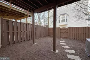 1191 Cypress Tree Pl, Herndon, VA 20170 - Photo 19