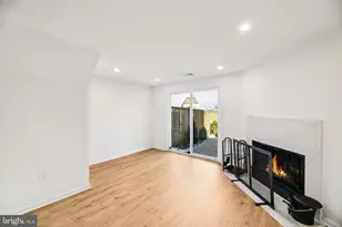 6347 Chimney Wood Ct, Alexandria, VA 22306 - Photo 11