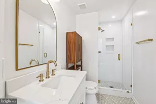 6347 Chimney Wood Ct, Alexandria, VA 22306 - Photo 9