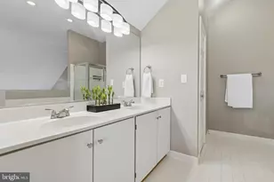 2558 James Monroe Cir, Herndon, VA 20171 - Photo 17