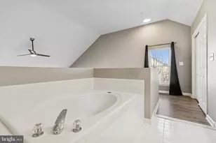 2558 James Monroe Cir, Herndon, VA 20171 - Photo 19