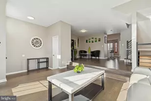 2558 James Monroe Cir, Herndon, VA 20171 - Photo 5