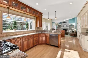 6226 Point Ct, Centreville, VA 20120 - Photo 9