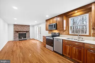 8300 White Star Ct, Springfield, VA 22153 - Photo 9