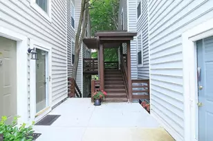 10087 Oakton Terrace Rd, Oakton, VA 22124 - Photo 11