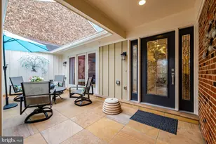 2806 Oakton Manor Ct, Oakton, VA 22124 - Photo 5